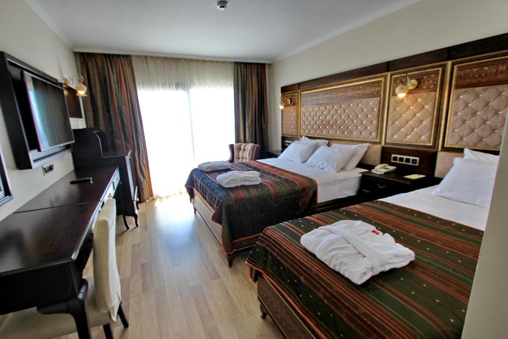 Royal Palace Kusadasi Hotel Kusadası Quarto foto