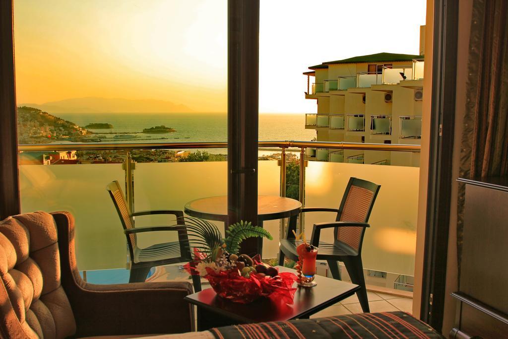 Royal Palace Kusadasi Hotel Kusadası Quarto foto